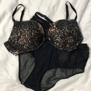 2/$70 🌺 VS Sexy Push Up Bra & Panty Set - 32D/S
